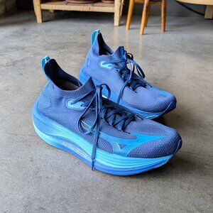 Mizuno Men's Neo Vista Running Shoe Blue size 10.5